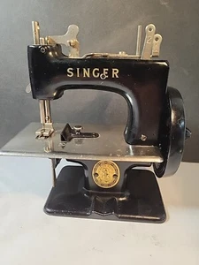 Vintage Singer Handkurbel Kindernähmaschine 29962. Made In Great Britan - Bild 1 von 15