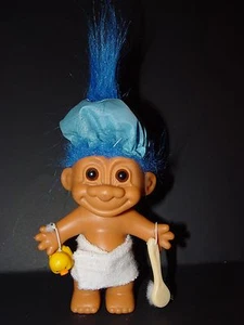 Muñeca Troll 4 1/2" Russ baño de ducha niño en toalla con pato y fregador cabello azul B2 - Imagen 1 de 1