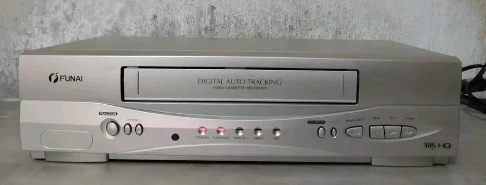 FUNAI VIDEOREGISTRATORE VHS CON TELECOMANDO  - Immagine 1 di 4