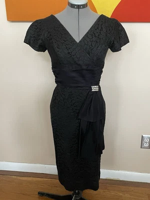 Vestido de cóctel vintage años 50 negro de seda y encaje con faja de diamantes de imitación Foto 1 de 4