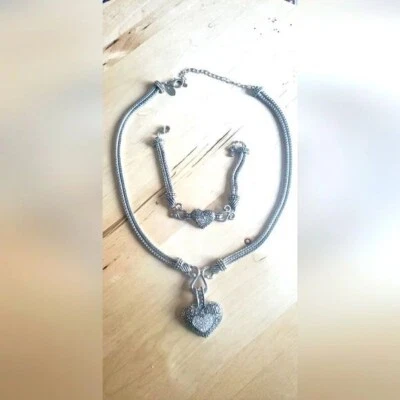 Juego de collar y pulsera colgante corazón polvo amor Lia Sophia Foto 1 de 4