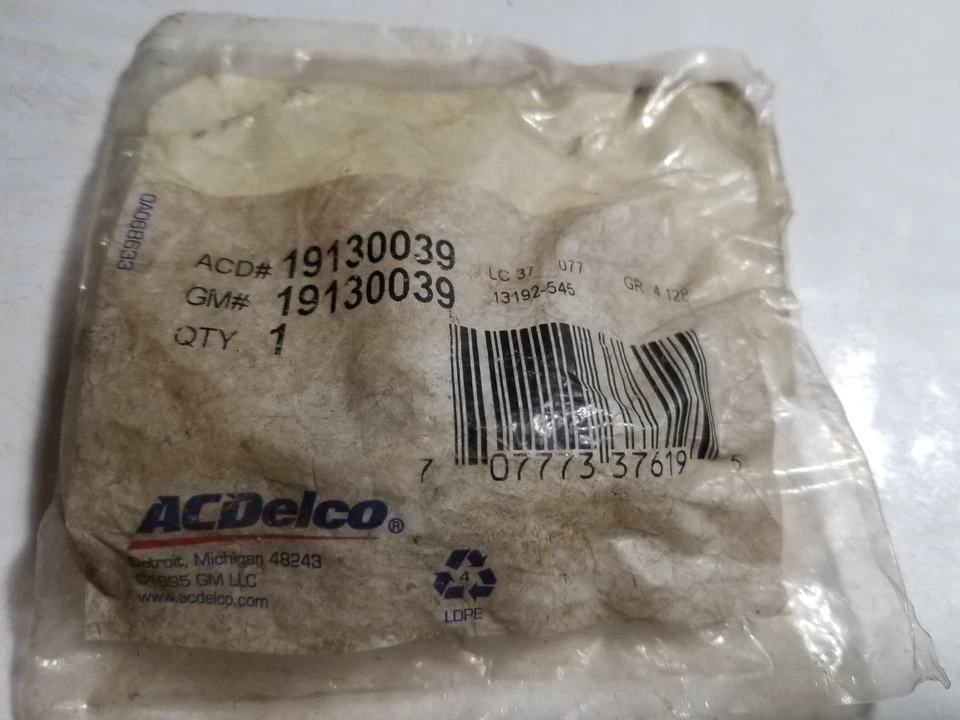 Montaje de extremo de línea de enfriador de aceite de transmisión OEM GM 19130039 - Empuje para conectar Foto 1 de 4