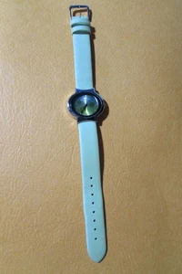 URBANOLOGY hellgrüne florale Armbanduhr - braucht Batterie - Edelstahlboden - Bild 1 von 4