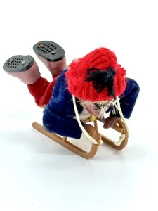Vintage 70er Jahre Peter MACKY Igel Figur Puppe 3 Zoll Miniatur Rodeln auf dem Bauch - Bild 1 von 8