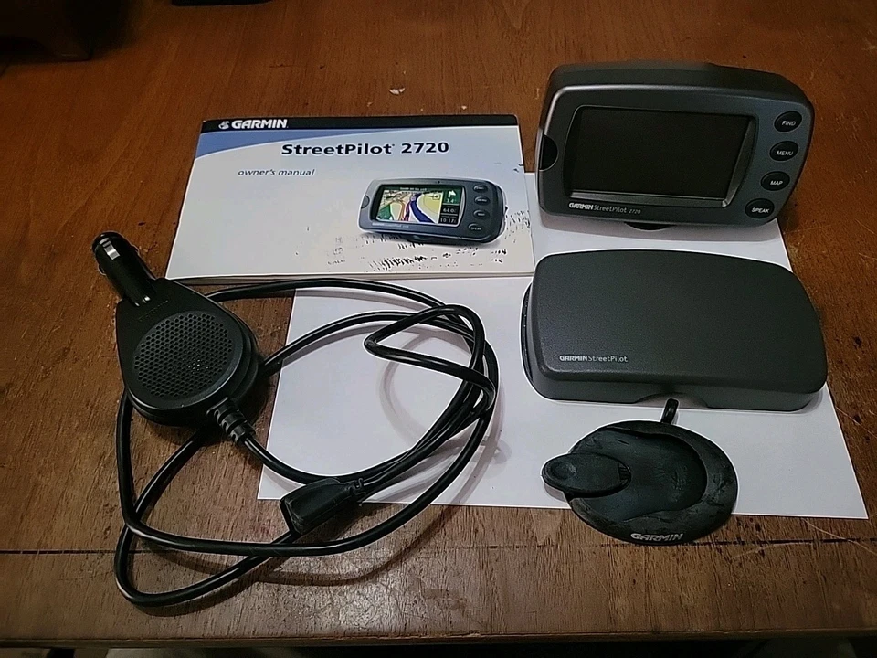 Garmin StreetPilot 2720 GPS Navigation Street Pilot W/ Charger & Mount Bundle - Image 1 of 4
