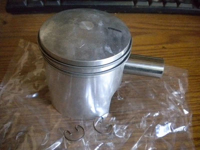 Juego de pistones NOS ART 1.00 con anillos pasadores y circlips para Yamaha DT1 214-11638-00 Foto 1 de 4