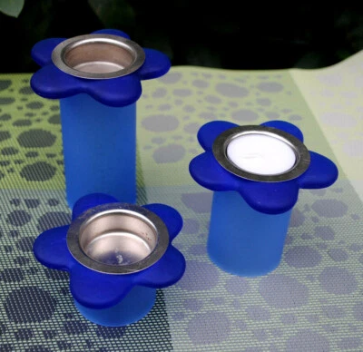 3-er Set blaue Kerzenhalter in Blumenform und verschiedene Höhen...geeistes Glas - Bild 1 von 4