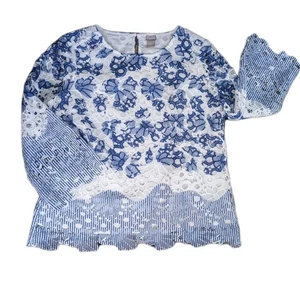 Chico's Embroidered Lace Eyelet Blouse Coastal Blue/White Sz 1 M Scallop Hem - Picture 1 of 10