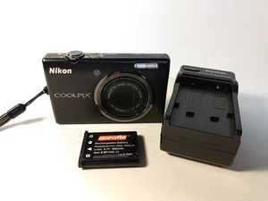 Nikon Coolpix S570 digital camera, 12 MP, 5x zoom, w/batt & charger, works, READ - Picture 1 of 10