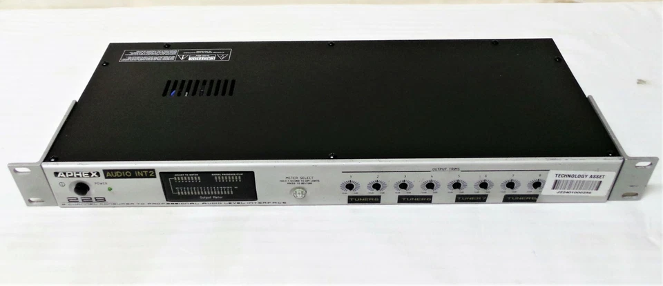 APHEX 228 8-CHANNEL CONSUMER TO PROFESSIONAL AUDIO LEVEL INTERFACE - Image 1 of 4