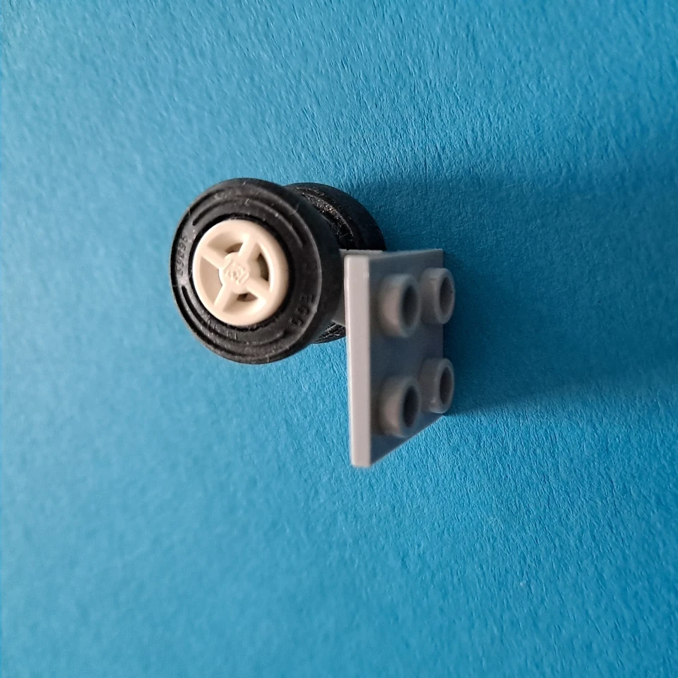 1x Lego Rad Achse Flugzeug 2x2 neu-hell grau Platte weiß 3139 4870c04 4870c02 - Bild 1 von 1