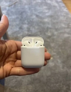 Apple AirPods generation 1 - Photo 1 sur 4