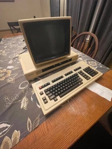 Fully Working Epson QX-10 with CRT and original epson terminal keyboard. - Photo 1/6