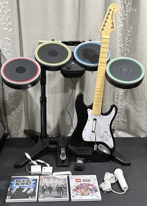 Nintendo Wii Rock Band INALÁMBRICO Juego de Batería PAQUETE Guitarra Batería 3 Juegos Mic Dongles - Imagen 1 de 13