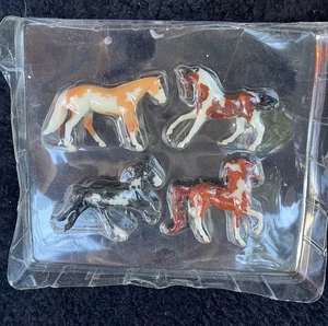 Breyer Stablemate GLOW IN THE DARK 4 Horse Set Glows GID 5396 Model Horses Toy - Picture 1 of 2
