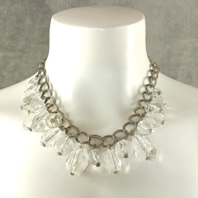 Collar llamativo de acrílico para mujer talla única plateado enchapado en latón Foto 1 de 4