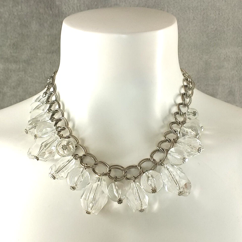 Collar llamativo de acrílico para mujer talla única plateado enchapado en latón Foto 1 de 4