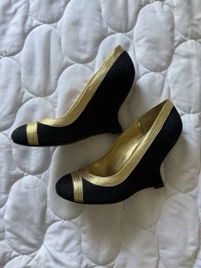 Scarpe con zeppa eleganti e uniche - Foto 1 di 9