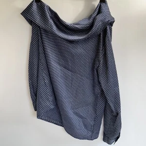 Banana Republic Navy Polka Dot Off Shoulder Silky Blouse New With Tags Medium - Picture 1 of 9