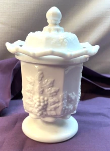 Vintage WESTMORELAND White Milk Glass Covered Candy-Grapes-Dancing Sailors - Picture 1 of 5