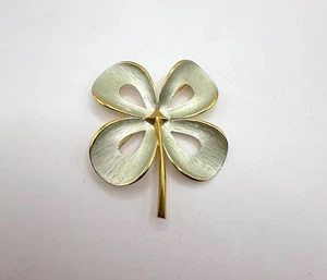 Vintage große vierblättrige Kleeblatt hellgrüne Brosche von Park Lane - Bild 1 von 10