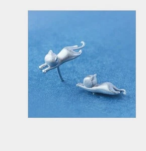 Sterling Silver Plated Playing Cat Kitten Animal Stud Post Earrings Gift S1 - Picture 1 of 4