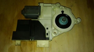 CITROEN C4 2.0HDI 2006 RHR FRONT DRIVER SIDE WINDOW MOTOR 9647441580 - Picture 1 of 6
