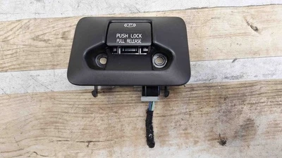 VOLVO V60 Handbrake Button 31334637 2.00 Diesel 120kw 2011 32407518 - Image 1 of 4