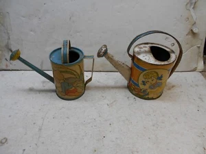 2 Vintage Kinderblech Spielzeug Bewässerung Sprühdosen - Bild 1 von 12