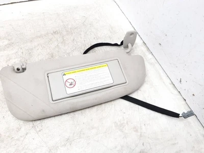 Peugeot 307 Cc Cabriolet 2005 LHD 2.0HDi Anteriore Destro Parasole Diesel 100kW - Imagem 1 de 4