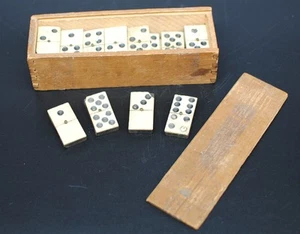 Sailor Made Domino Set, Set 25 Pezzi, Osso ed Ebano - Scatola Legno Orig 1,5" x 0,75" - Foto 1 di 11