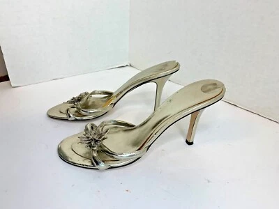 Zapatos sin cordones dorados Nine West para mujer talla 7,5 sandalia flor brillante Foto 1 de 4