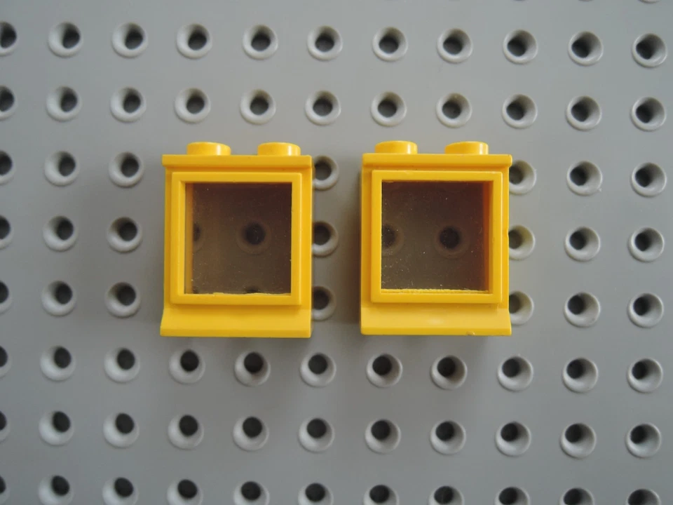 Lego 2 x System Fenster mit fixed Glas 7026  1x2x2 gelb - Bild 1 von 1