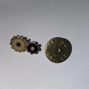 BSA Webelos Gold Tone Enamel Engineer ACTIVITY PIN Vtg Gears Boy Scouts - Picture 1 of 4