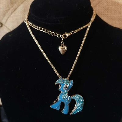 Collar de diamantes de imitación y esmalte Betsey Johnson azul crepúsculo brillante Foto 1 de 4