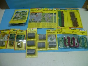 Noch 18 Teile Straßen- Wegerollen, Zubehör Orginalverpackt H0 - Bild 1 von 6