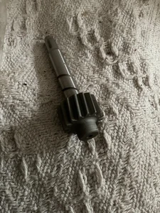 MG 17H 8021 MGB 18G, 18GA & 18GB OVERDRIVE MODELS SPEEDOMETER PINION 16 TEETH - Picture 1 of 12