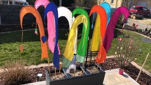 12 Stück Garten Balinesische Fahnen 130cm Neu Sonderposten Aktionsware - Bild 1 von 2