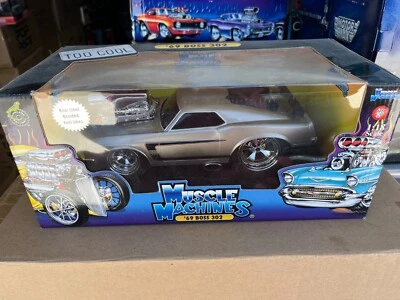 Ford Mustang Boss 302 1969 1/18 plata con rayas negras Foto 1 de 2