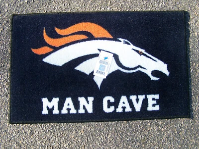FANMATS LICENCIA NFL DENVER BRONCOS HOMBRE CUEVA BAÑO BIENVENIDA PUERTA ALFOMBRA NUEVO CON ETIQUETAS Foto 1 de 2