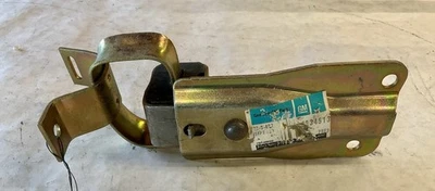 Silenciador LH Chevy GMC Trucks 1985-1991 e suporte para tubo traseiro GM NOS E7 - Imagem 1 de 2