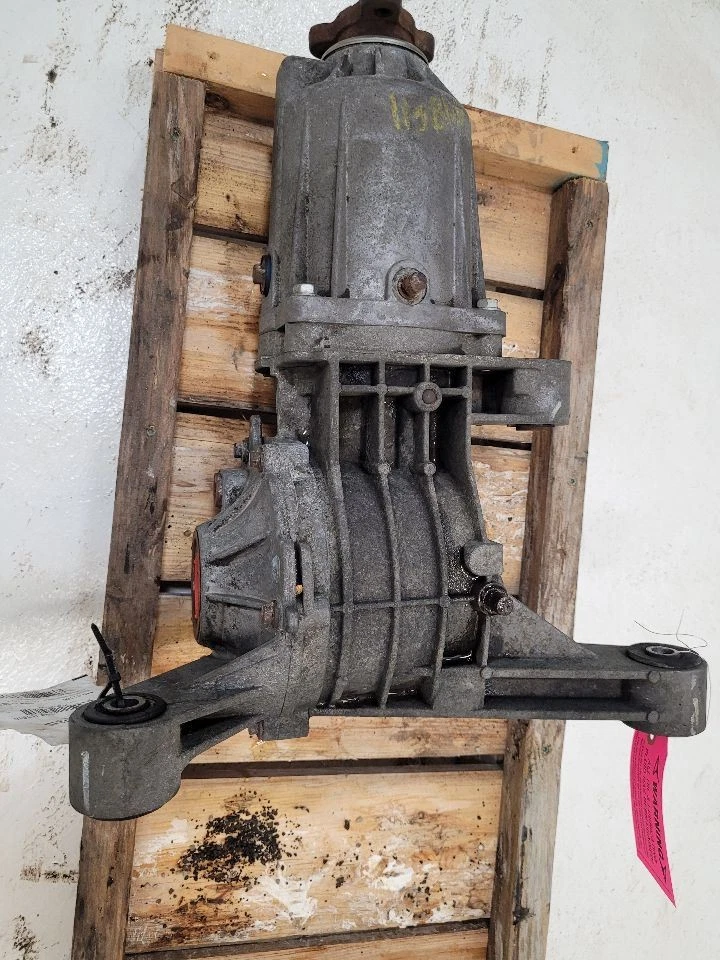 2004 2005 2006 CHRYSLER PACIFICA  Carrier Rear  - Imagem 1 de 4