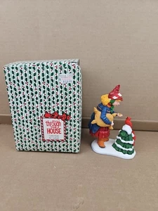 DEPT 56 All Through The House Carrie Feeds The Cardinals Christmas Village Deco  - Imagen 1 de 5