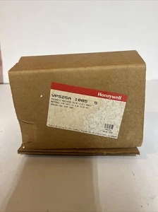 Honeywell VP525A 1085 5 1/2" Pneumatic Radiator Valve New In Box - Picture 1 of 4