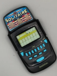 Vintage Radica Klondike Vegas Solitaire 3820 Akku Handheld Reisespiel GETESTET - Bild 1 von 7