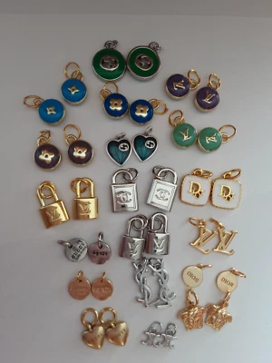 charms look Zipper pulls large lot of 38 wholesale - Image 1 of 4