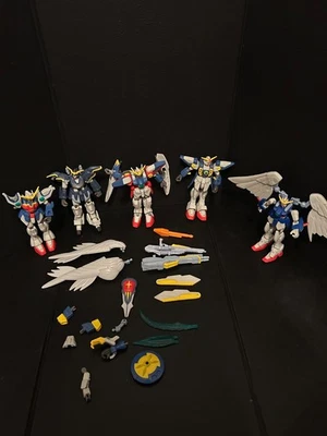 Lote de 5 figuras de acción Gundam Universe sueltas más varias piezas de accesorios Foto 1 de 4