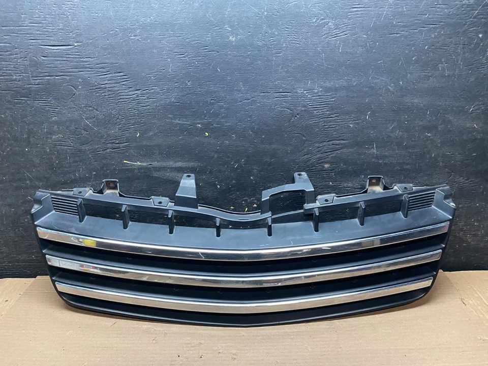 Parrilla superior parachoques delantero Kia Borrego 2008 a 2012 OEM U7858 DG Foto 1 de 4