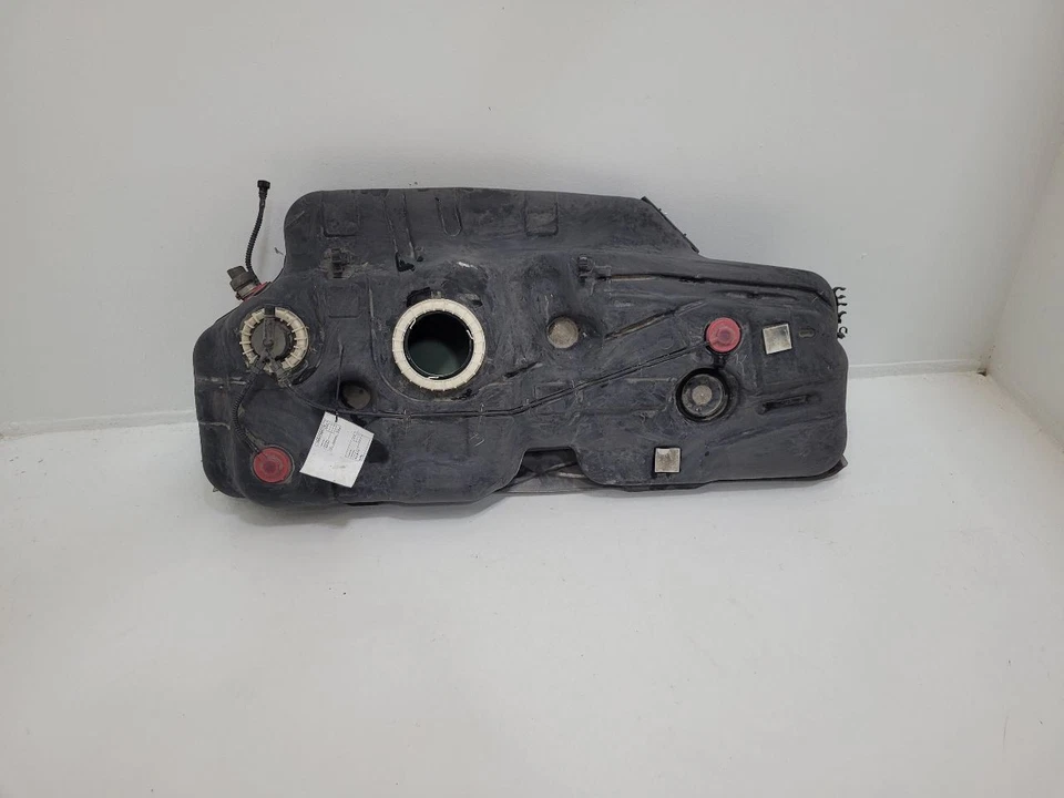 2011-2016 TOYOTA SIENNA Fuel Tank FWD 20 Gal 7700108080 Foto 1 de 4