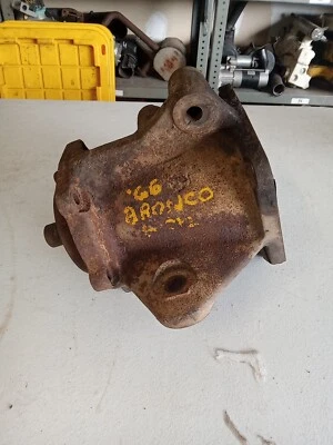 Carcasa adaptadora Ford Bronco 1966 temprana  Foto 1 de 4